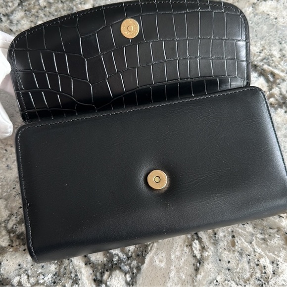 NWT Boutique Crocodile embossed vegan leather zippy wallet - Picture 3 of 12